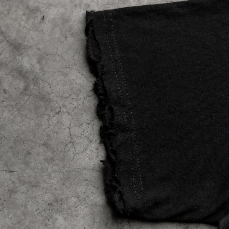 TRIBAL 8W DISTRESSED TEE BLACK