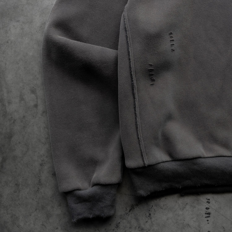 8W ATHLETICS DISTRESSED CREWNECK WASHED GREY