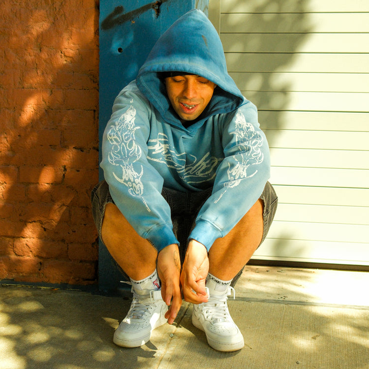 SCRIPT HOODIE WASHED BLUE