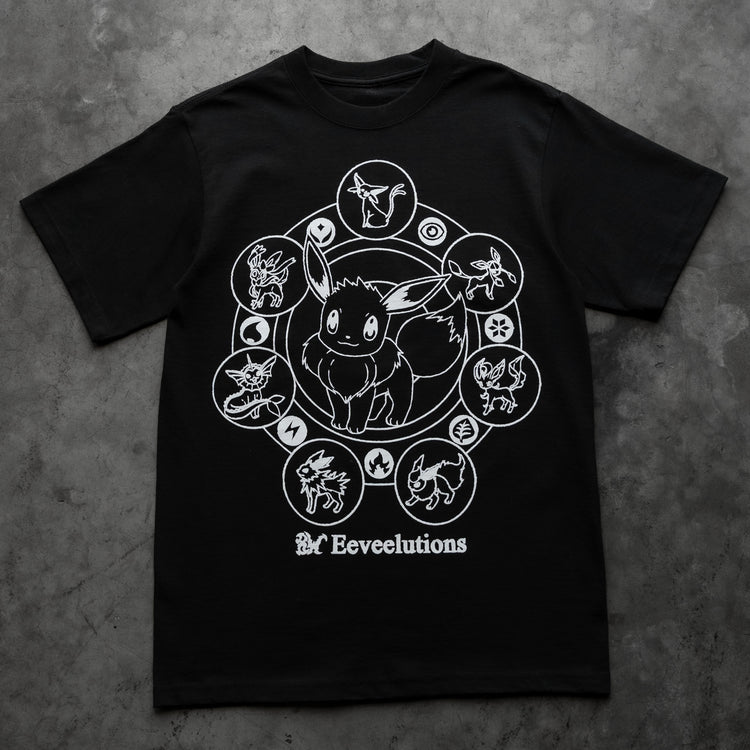 EEVEELUTIONS TEE BLACK