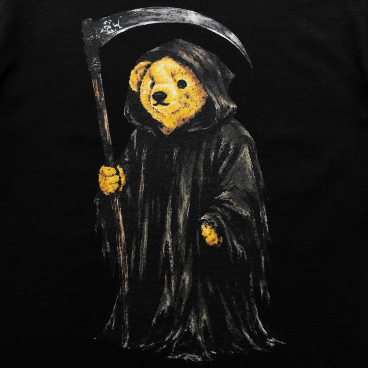 REAPER BEAR TEE BLACK — concrete front design close-up