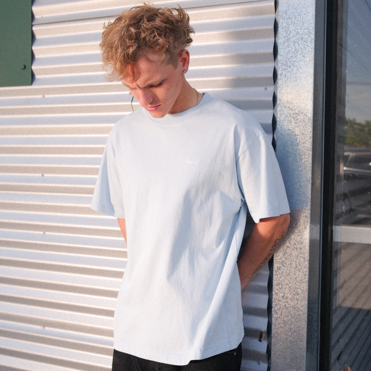 BASIC EMBROIDERED TEE LIGHT BLUE
