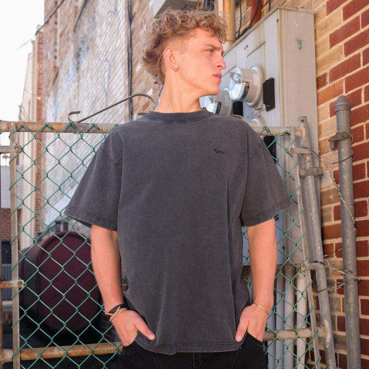 BASIC EMBROIDERED TEE VINTAGE BLACK