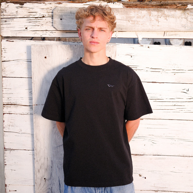 BASIC EMBROIDERED TEE BLACK