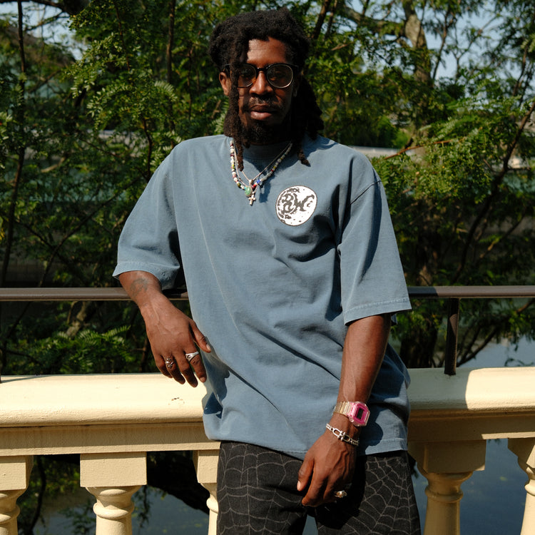 BELOW THE EARTH TEE WASHED DENIM