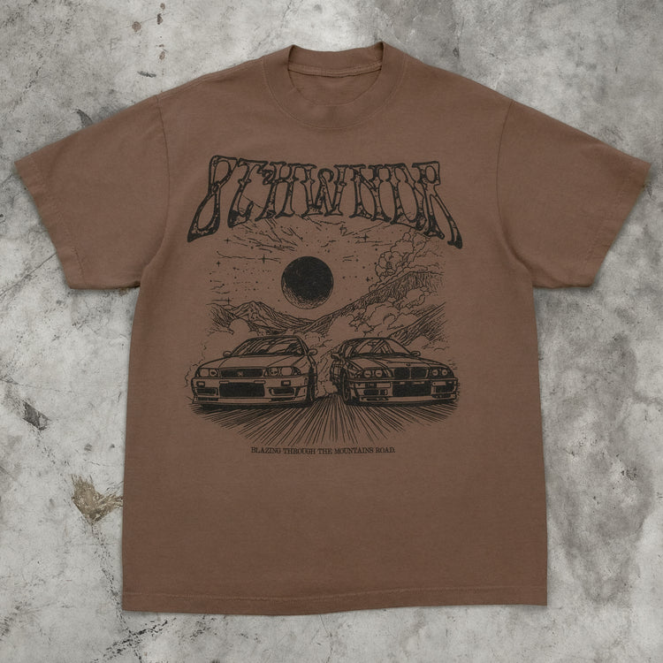 MOUNTAIN ROADS TEE MOCHA