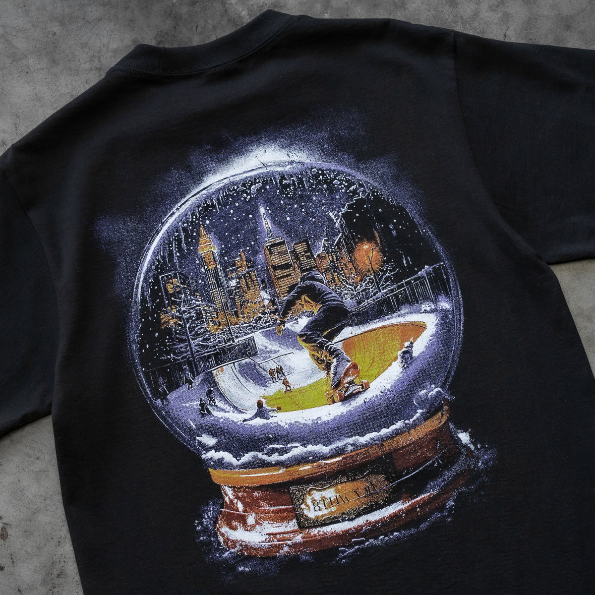 SNOWGLOBE TEE BLACK