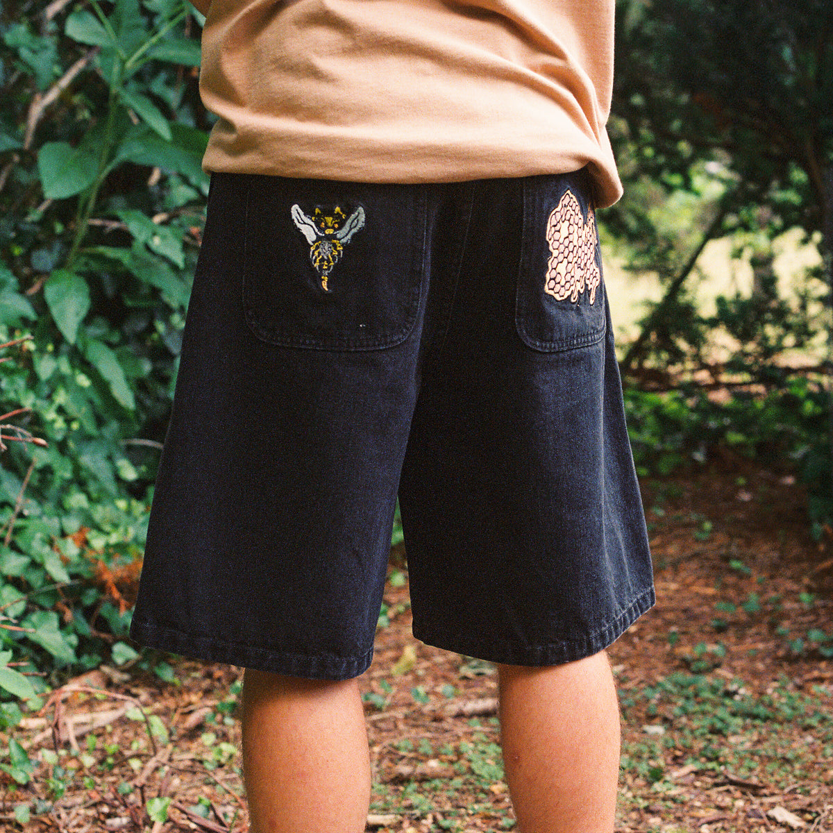 8W BEE JORTS BLACK