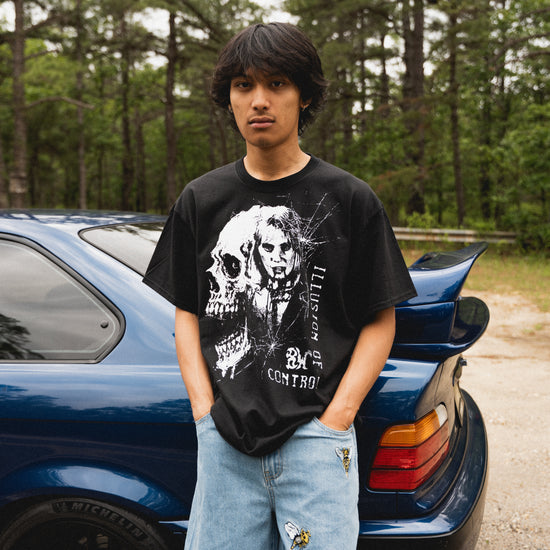 ILLUSION OF CONTROL TEE BLACK