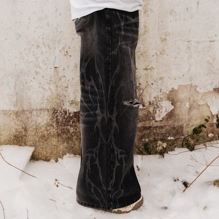 8W TRIBAL DISTRESSED BAGGY JEANS BLACK