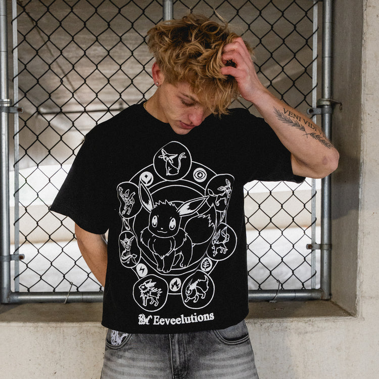 EEVEELUTIONS TEE BLACK