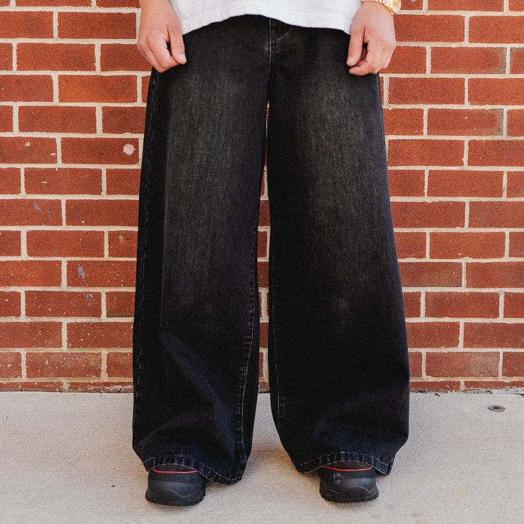 8W ESSENTIAL BAGGY JEANS BLACK