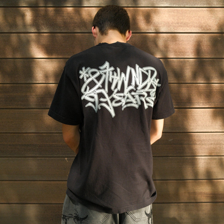 9 YEAR GRAFFITI TEE BLACK
