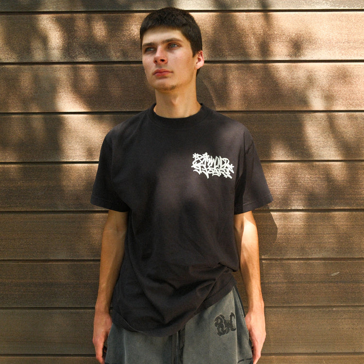 9 YEAR GRAFFITI TEE BLACK