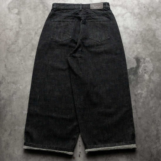 8W SELVEDGE BAGGY DENIM BLACK — concrete full back