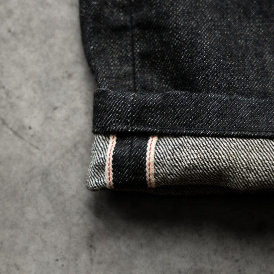 8W SELVEDGE BAGGY DENIM BLACK — concrete construction detail