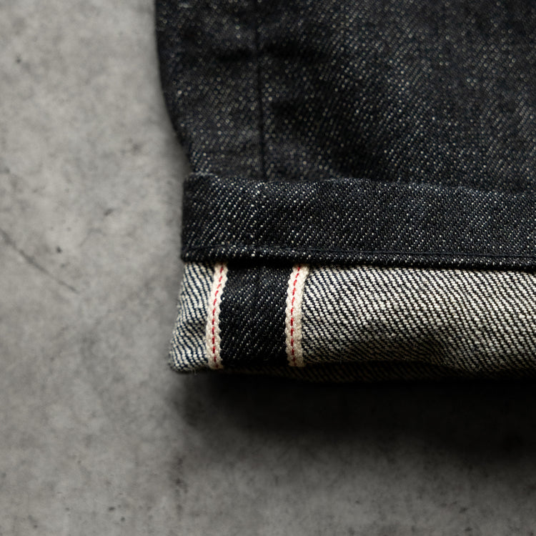 8W SELVEDGE BAGGY DENIM BLACK — concrete construction detail