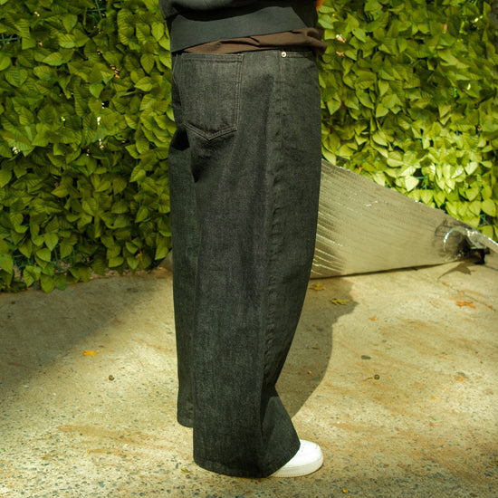 8W SELVEDGE BAGGY DENIM BLACK — lookbook back