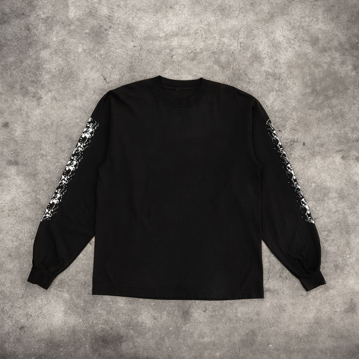 SKULL SLEEVE L/S TEE BLACK