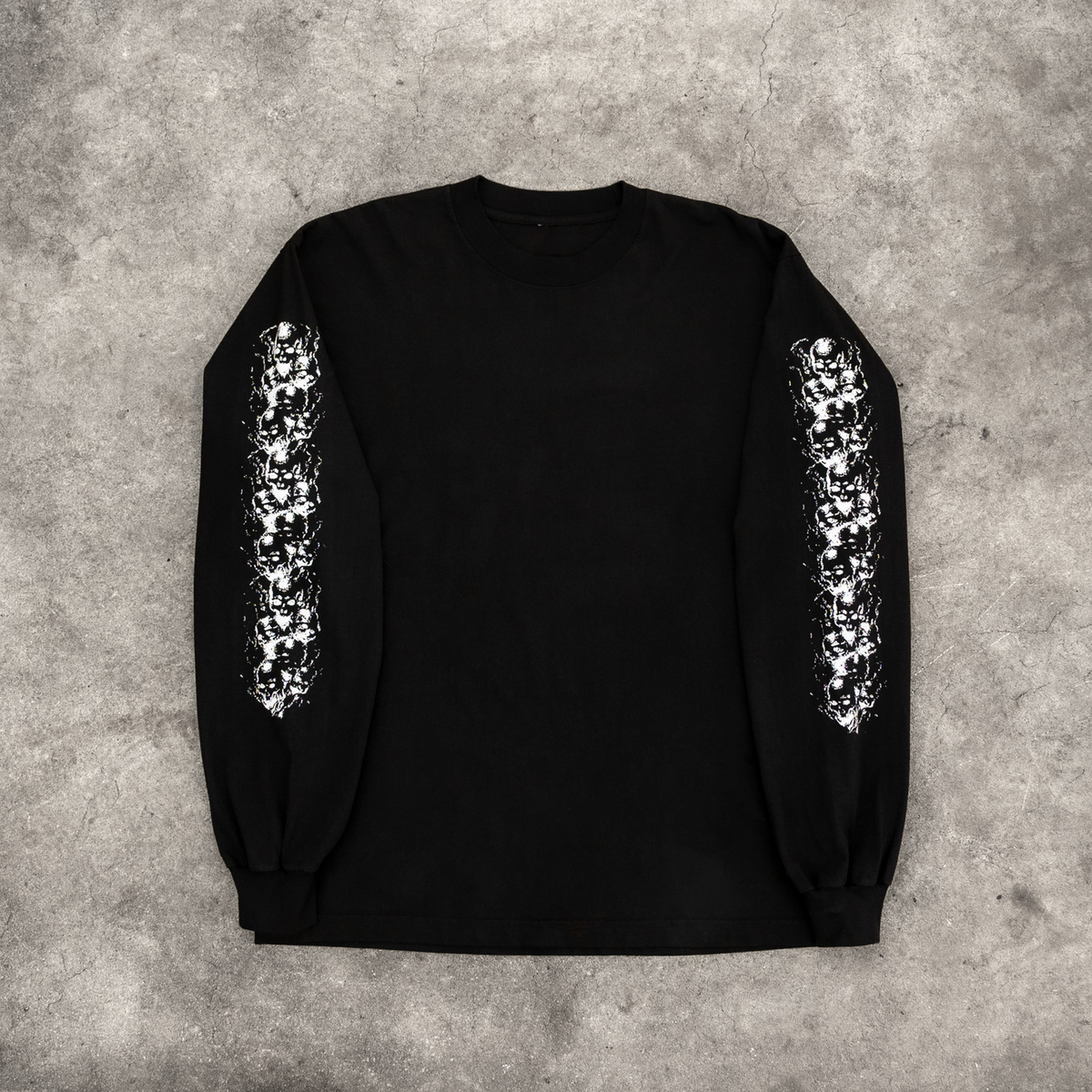 SKULL SLEEVE L/S TEE BLACK