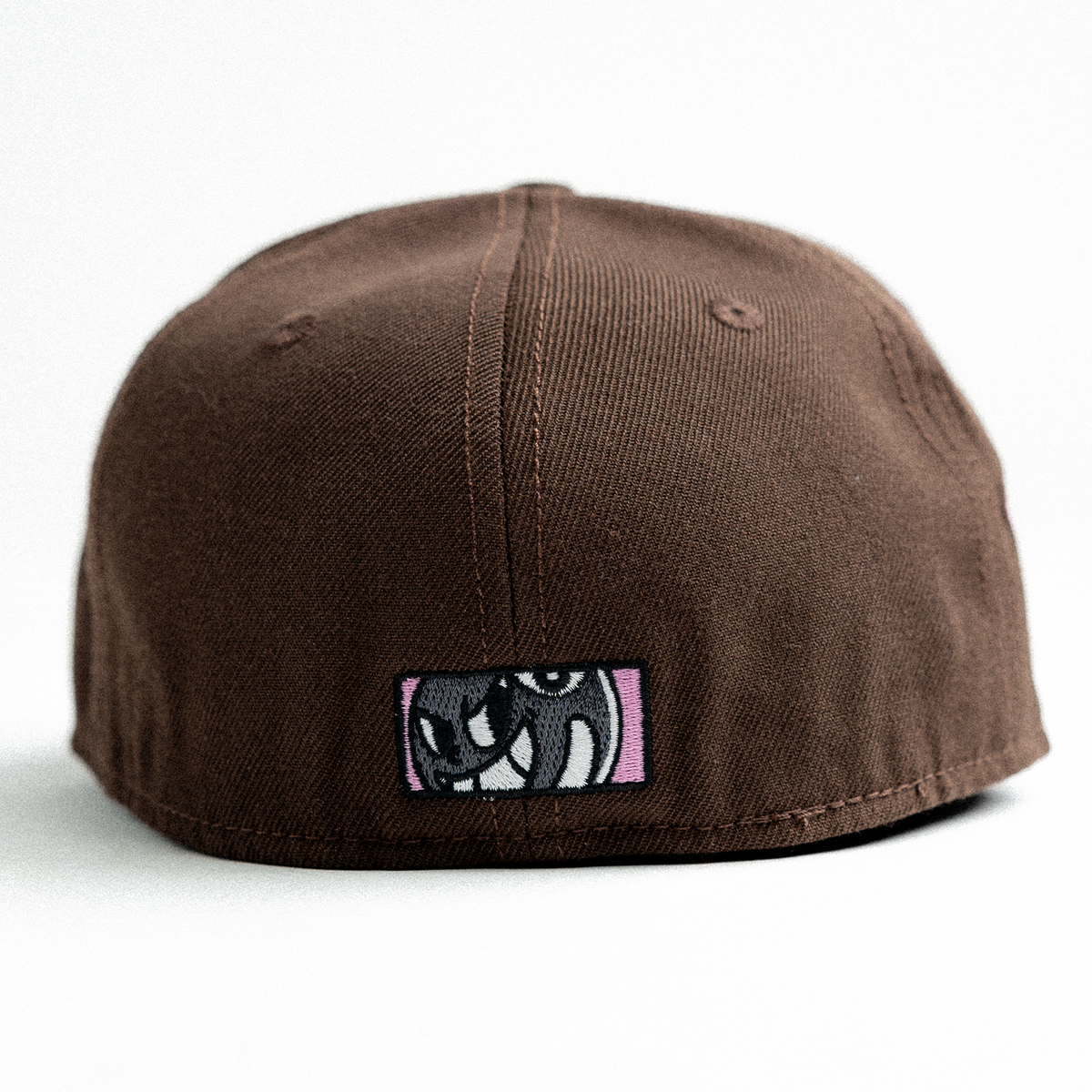 FITTED HAT BROWN / PINK